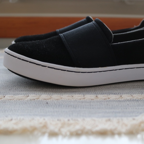 Women's Clarks Slip On Sneakers - Picture 6 of 10